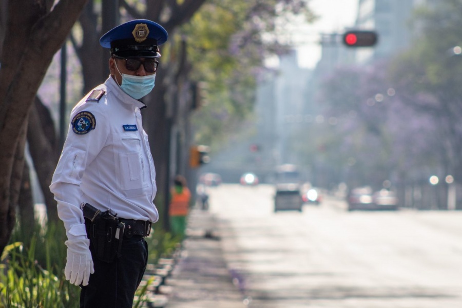 Observan a 3 polic&iacute;as con posible Covid-19