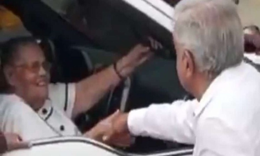 Presidente saluda a madre de Joaqu&iacute;n El Chapo Guzm&aacute;n