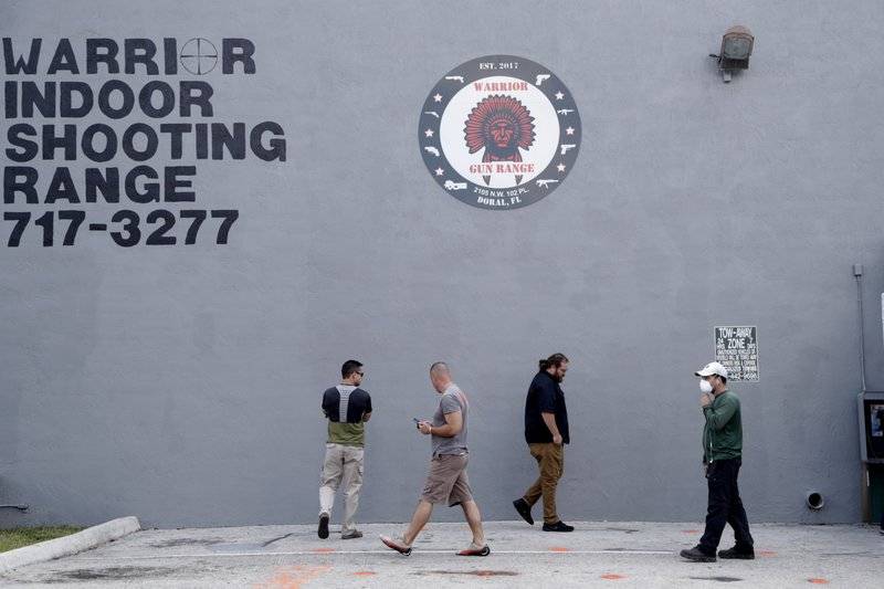 Aprueban tiendas de armas como negocios esenciales en Los &Aacute;ngeles