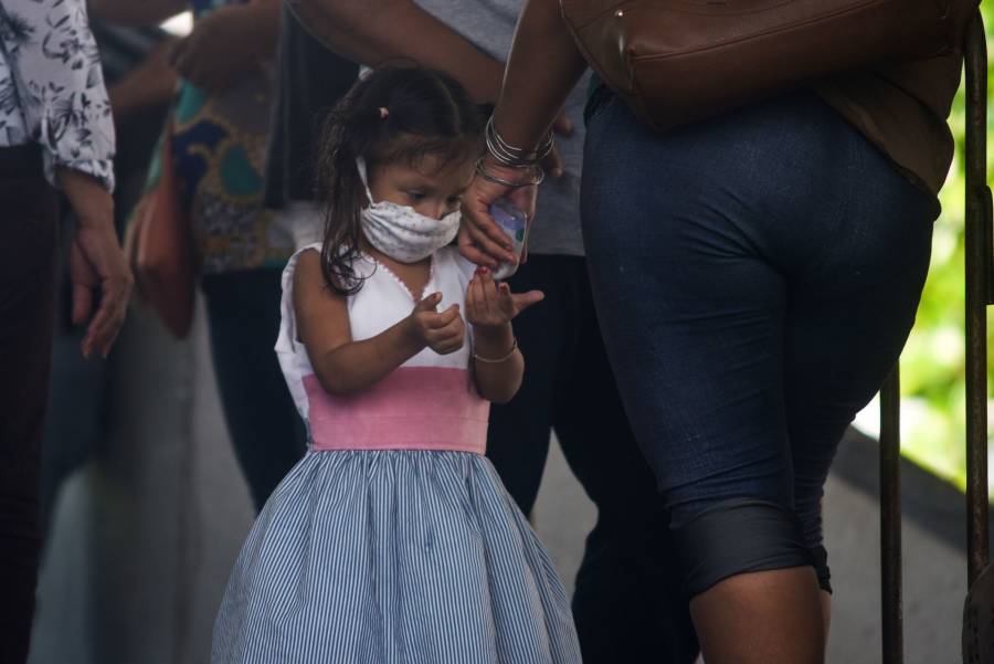 Ante la Emergencia Sanitaria, empresa cervecera dona gel antibacterial al IMSS