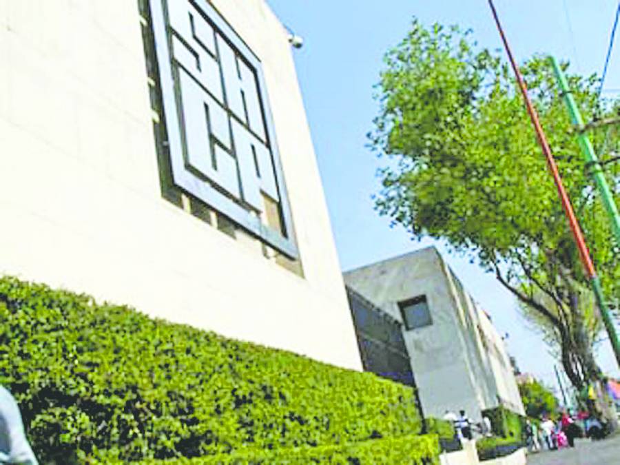 Bloquea UIF cuentas bancarias a 18