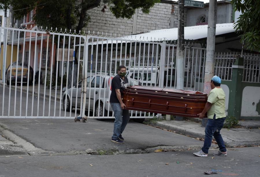 Ecuador reporta 450 nuevos casos de Covid-19; gobierno habilita morgues temporales