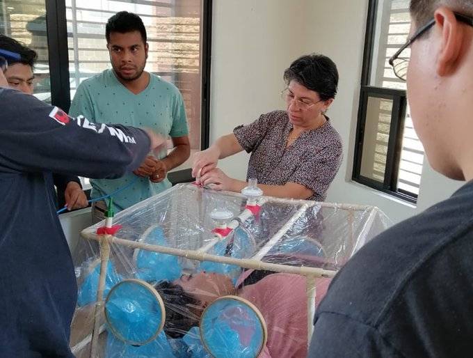 Doctora del IMSS crea c&aacute;psula de PVC para pacientes con Coronavirus
