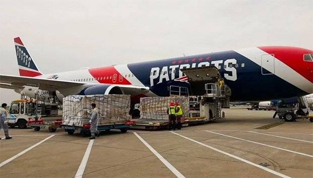 Avión de los Patriots de Nueva Inglaterra apoyo para conseguir 1 millones 200 mil mascarillas para Massachusetts