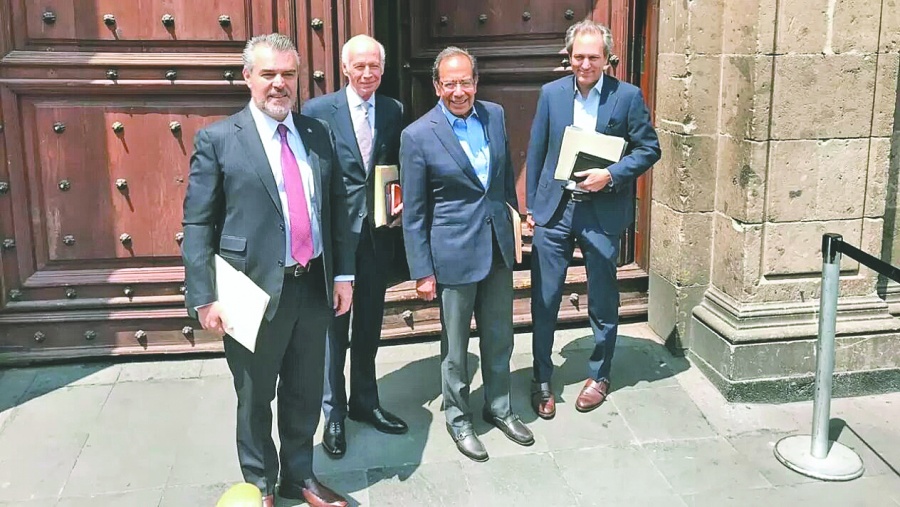 Pactan AMLO e IP rescatar a 1 millón 170 mil Pymes 