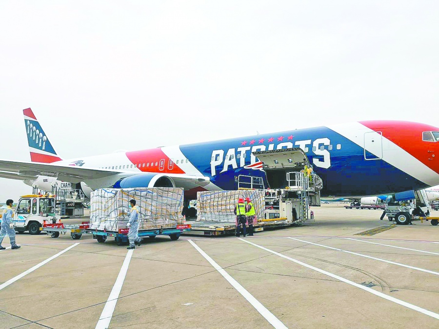 Avión de los “Pats” viaja a China por un millón de cubrebocas
