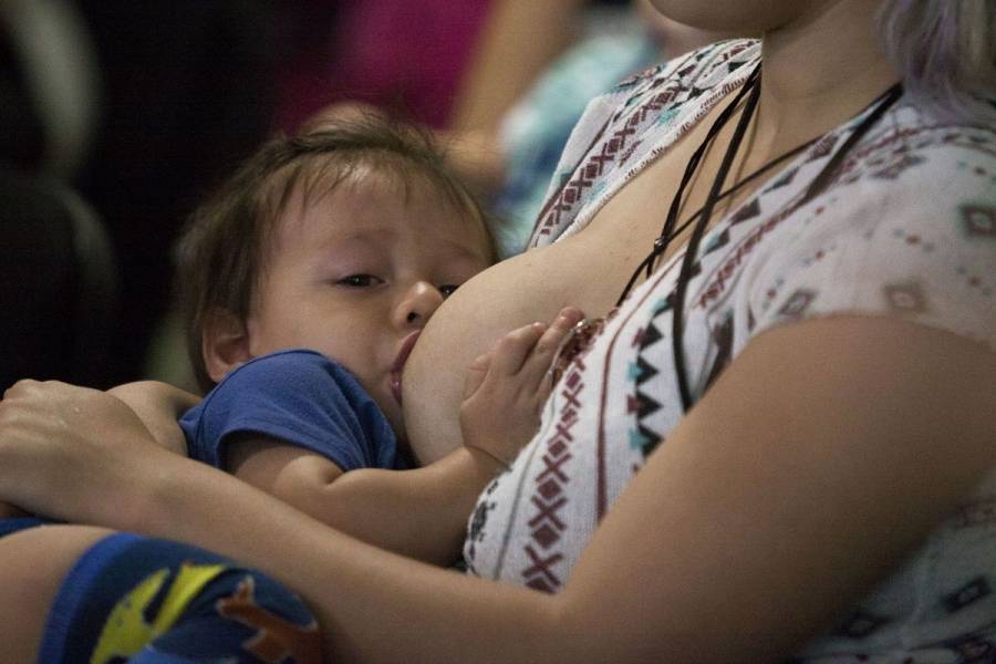 Emite IMSS recomendaciones para madres lactantes ante Covid-19
