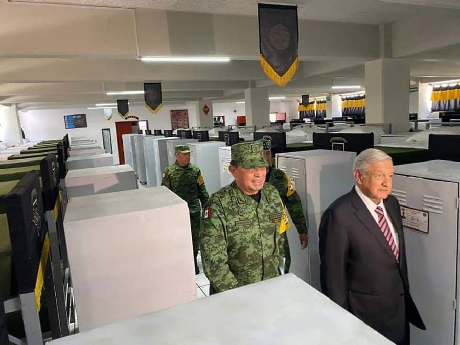 Recorre AMLO hospitales habilitados para recibir pacientes con Covid-19