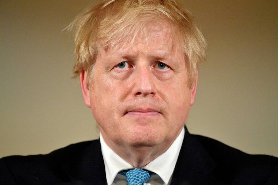 Boris Johnson aún presenta síntomas de coronavirus