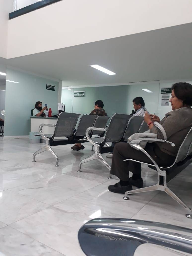 Usar gel e ir solo, los requisitos para entrar a clínica del IMSS