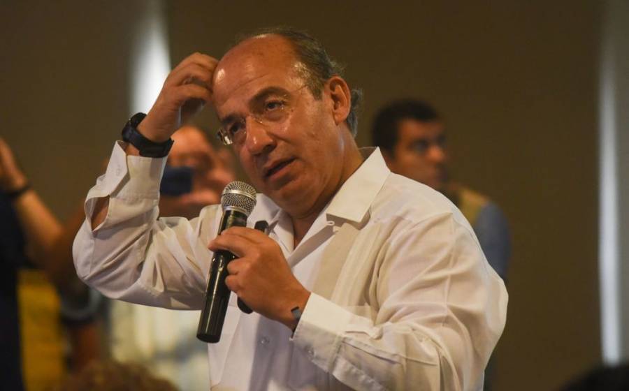 Afirma Felipe Calderón que México debe contraer deuda para combatir Covid-19