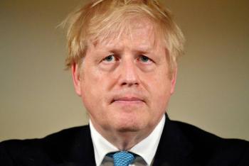Boris Johnson a&uacute;n presenta s&iacute;ntomas de coronavirus