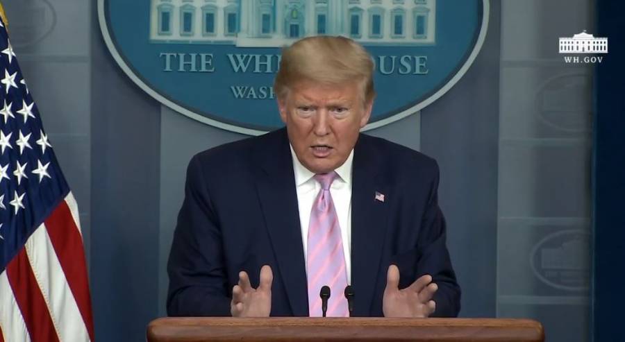 Trump promete dinero a pequeñas empresas a causa de coronavirus