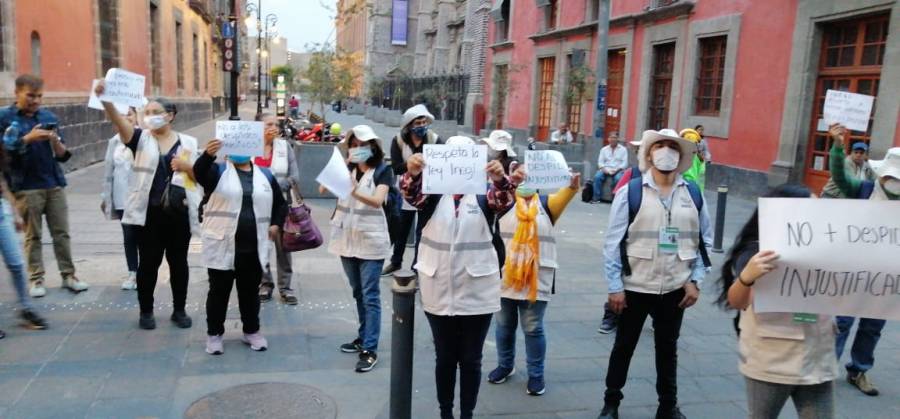 Protestan trabajadores del Inegi por despidos a causa del coronavirus