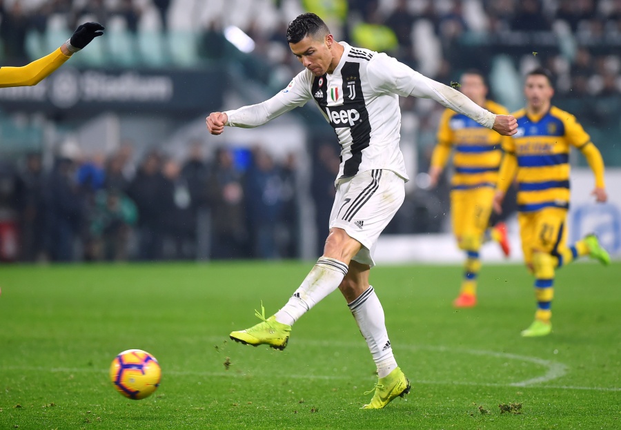 Cristiano pisa el olimpo de los mil millones de d&oacute;lares en ingresos