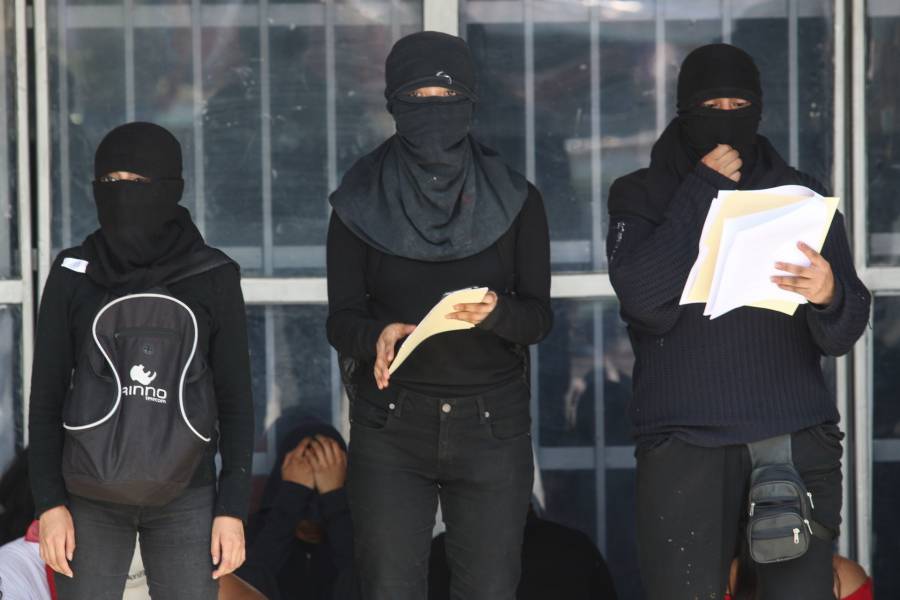 CCH Azcapotzalco: “Mujeres Organizadas” denuncian agresión de directivos y personal de seguridad