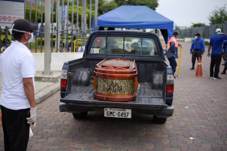 Prometen en Guayaquil inhumación gratuita para víctimas de Covid-19