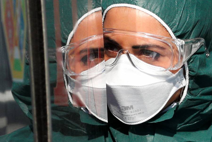 Personal de salud debe tener prioridad en el uso de cubrebocas: OMS