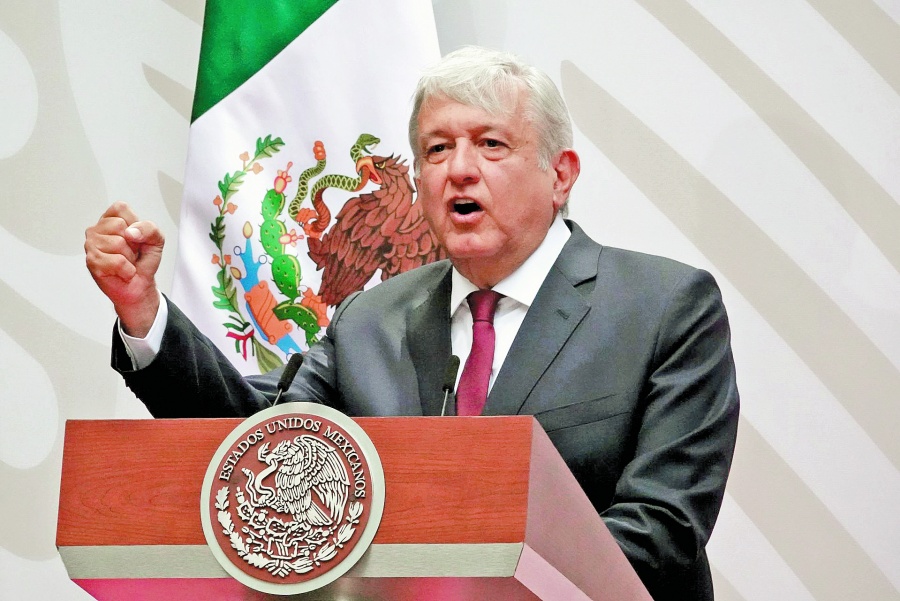 AMLO dar&aacute; cr&eacute;ditos y reducir&aacute; sueldos para enfrentar crisis 