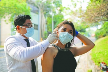 Venta de cubrebocas y medicinas,  el nuevo negocio de contrabandistas