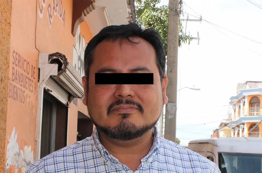 Funcionario fue destituido en Oaxaca, tras escupir a personal de Salud