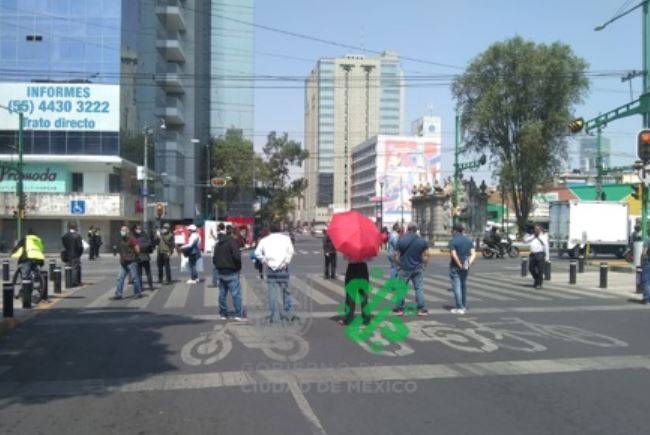 Trabajadores del Metro bloquean Izazaga