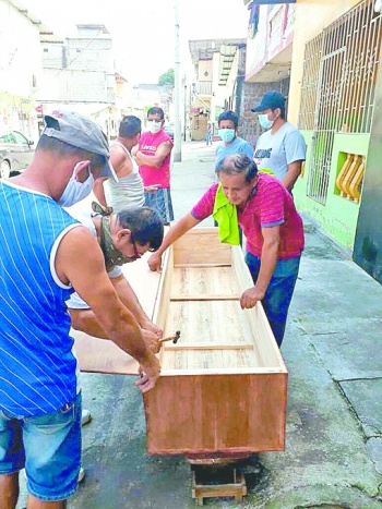 Josep Guill&eacute;n construye f&eacute;retros a bajo costo en Guayaquil