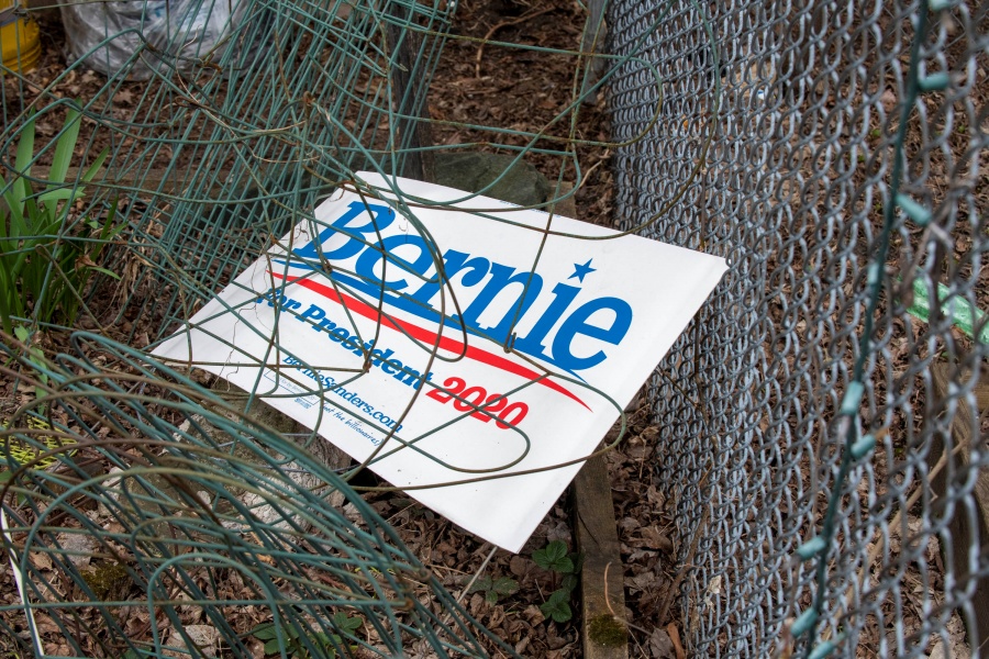 Bernie Sanders se baja de la  contienda presidencial en EU