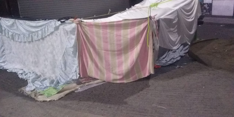 Sexoservidoras acampan en plena calle para pasar pandemia