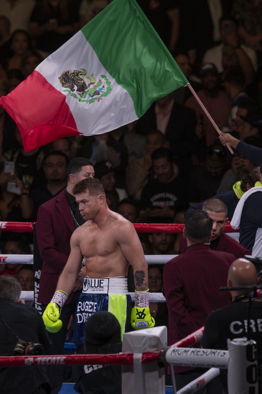 “Canelo” sigue sin rival y su pelea está en duda a menos de un mes