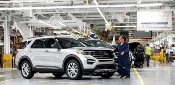 Reabren automotrices en M&eacute;xico para abastecer a EU