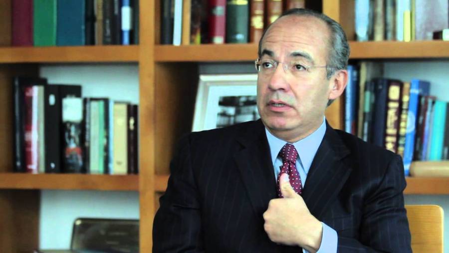 Pone en entredicho Felipe Calderón cifra de personas con COVID-19
