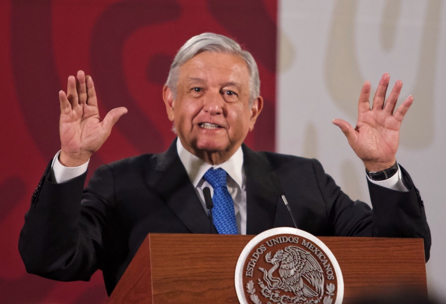 AMLO pide ayuda al CCE para presionar a deudores 