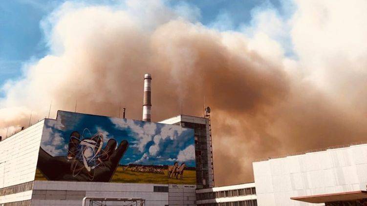 Incendios forestales se acercan a depósitos radioactivos de Chernóbil