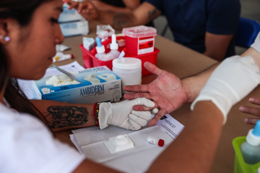 Doctora: Personas con VIH en tratamiento corren mismo riesgo que todos