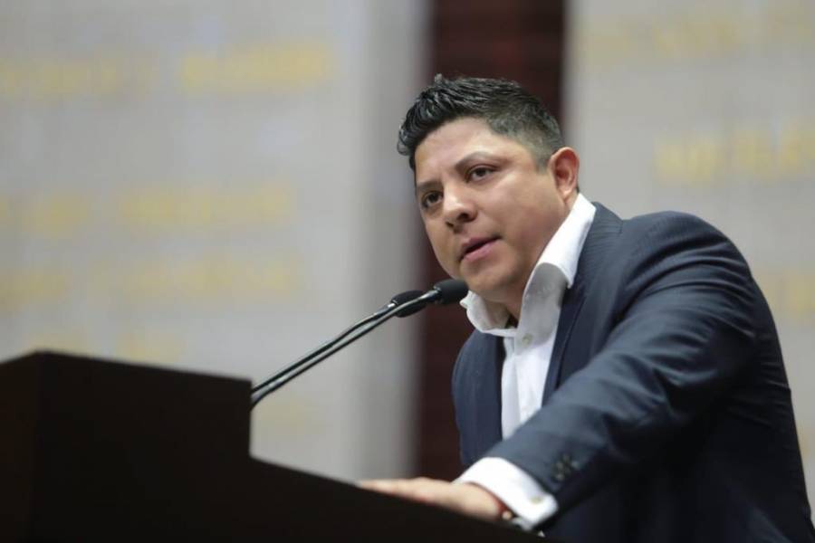 Ricardo Gallardo se&ntilde;ala al alcalde Xavier Nava de adquirir luminarias a sobreprecio