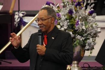 Pastor muere por Covid-19 en Virginia tras negarse a cerrar su iglesia