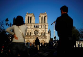 Campana de Notre Dame suena una vez m&aacute;s en aniversario de incendio