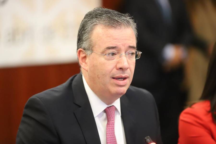 Gobernador de Banxico y AMLO se reúnen