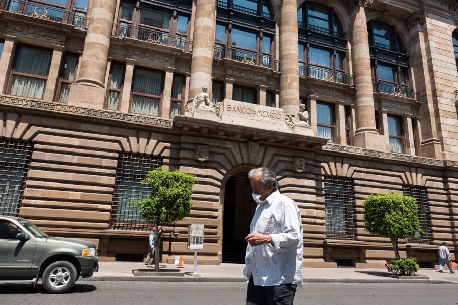 López Obrador solicita a Banxico remanente cambiario por adelantado