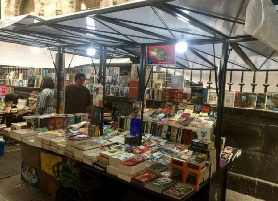 Piden considerar a los libros entre esenciales