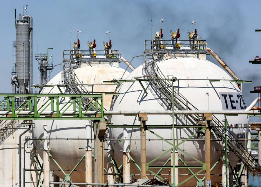 Fitch rebaja calificaciones de Pemex por segunda ocasión en abril