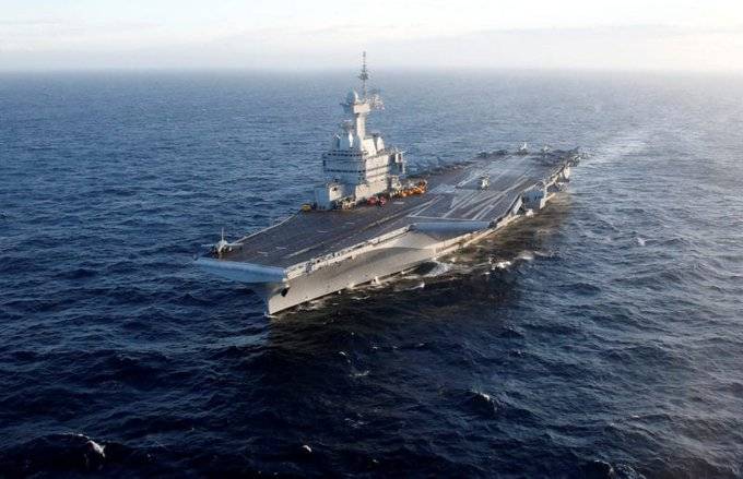 Más de mil marinos Franceses con COVID-19; tripulaban el portaaviones