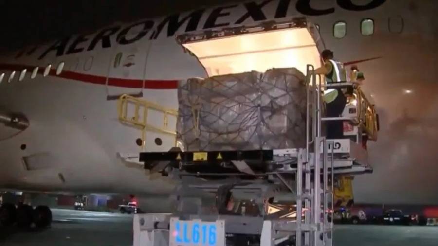 Llega tercer avión con insumos médicos para atender epidemia de Covid-19