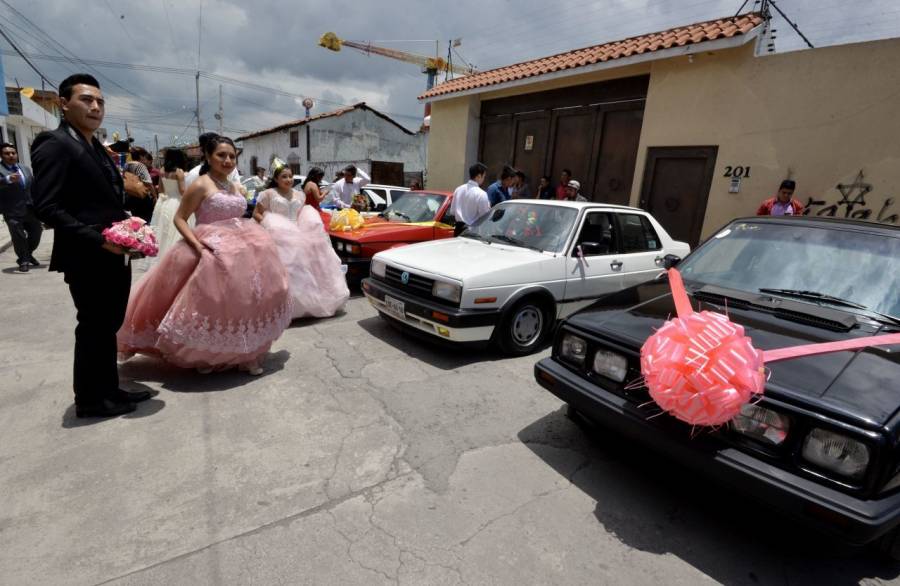 Quinceañera celebra sus XV primaveras a pesar de la cuarentena por covid-19; Proteccion Civil desaloja la fiesta