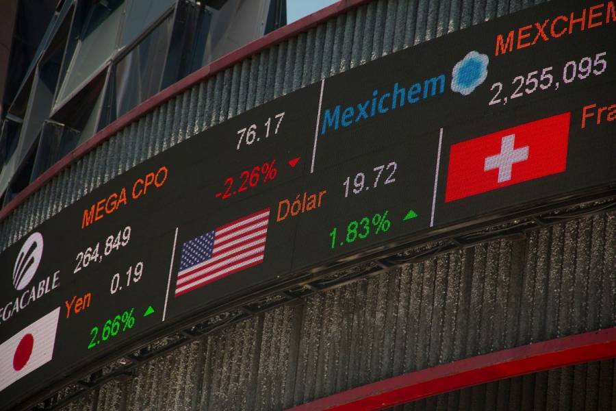 BMV inicia operaciones con baja de 0.68% por declive de petróleo