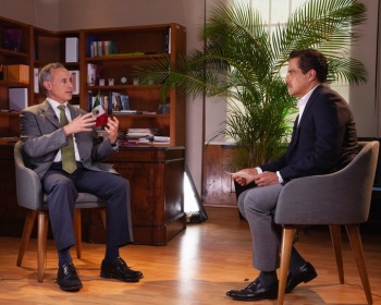 L&Oacute;PEZ-GATELL PLATICA EN TV AZTECA SOBRE SANA DISTANCIA