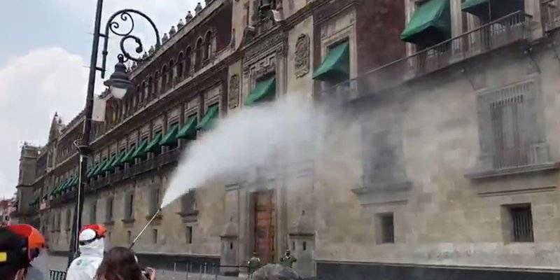 Sanitizan Palacio Nacional y Metro Zócalo tras declaratoria de Fase 3 por Covid-19