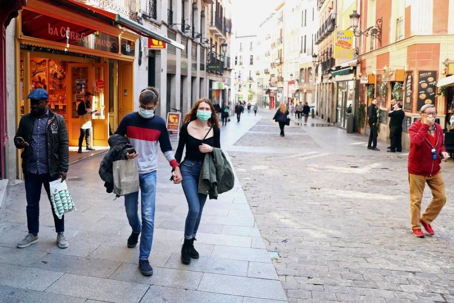Niños menores de 14 años, podrán salir de casa acompañados por un adulto a realizar actividades imprescindibles
