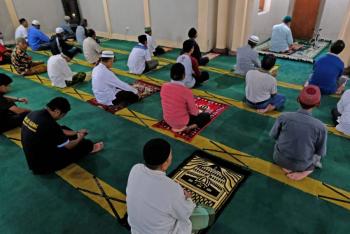 Arabia Saudita revisa toque de queda para mes del Ramad&aacute;n